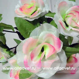 искусственные цветы букет роз цвета белый с розовым 19